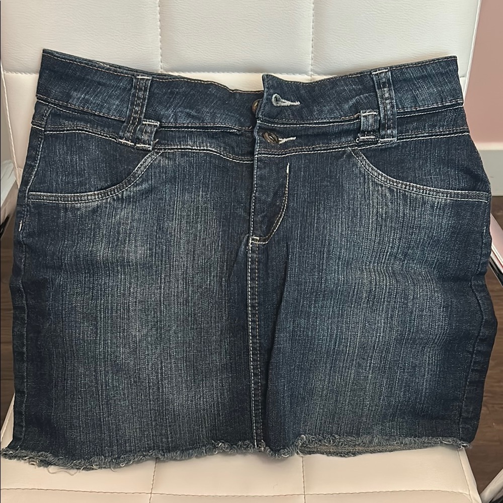 Trendy Blue Denim Skirt with Frayed Hem